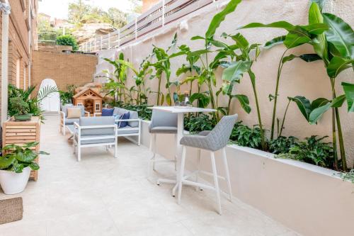 Manly Beachfront Stays - 3 Bedroom with Garden