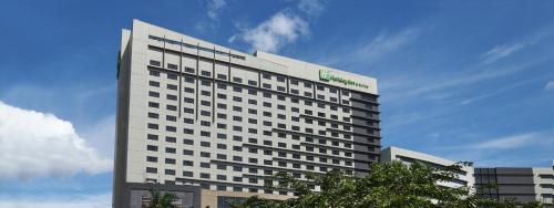 Holiday Inn & Suites Makati by IHG, Manila