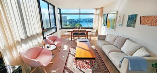 Beautiful harbour views, stylish apartment in Darling Point