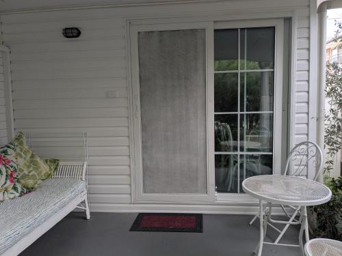 Coastal Grevillea Studio Retreat in Central Coast