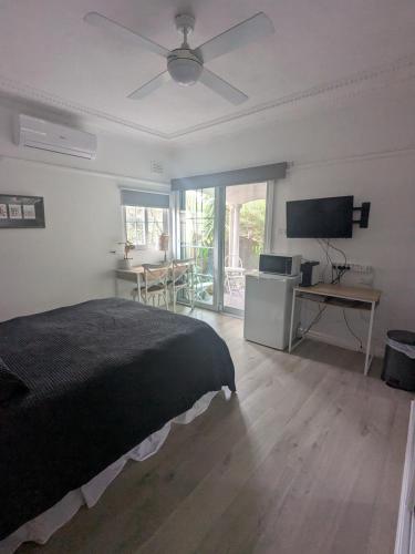 Coastal Grevillea Studio Retreat in Central Coast