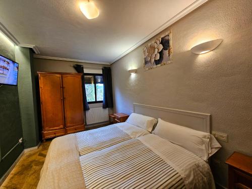 Hostal Las Cavenes Del Cabaco 3
