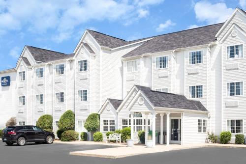 . Microtel Inn & Suites by Wyndham London