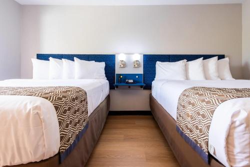 2 queen beds