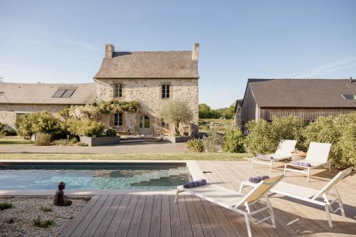Manoir de la Nogrie - Chambre de charme avec acces privatif - Piscine chauffee sur domaine 5 etoiles - Bourgon