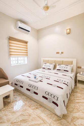 The Whale Inn Narayi rd Barnawa high cost in คาดูนา