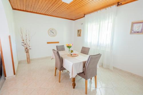 Iekārtas, Apartment in Croatia near Adriatic Coast in Sutivanac