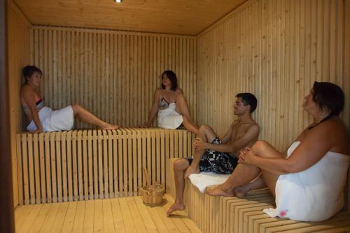 Spa, Chadenas et Spa in Puy-Sanieres
