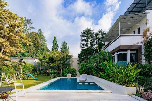 Exterior view of The Lavana Signature Villa Alessa Puncak