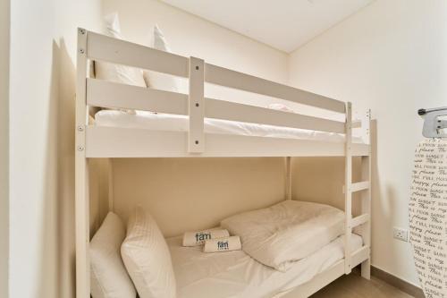 Elegant 2BR Maid Room Canal Front Skyline View - image 5