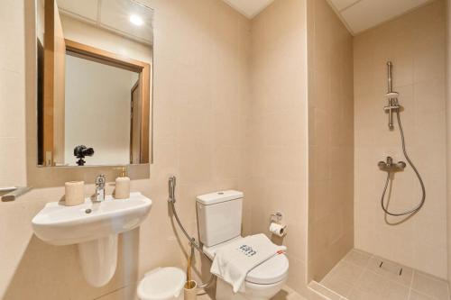 Elegant 2BR Maid Room Canal Front Skyline View - image 9