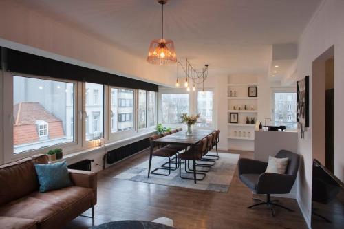 Stylish Central Flat, Steps to Beach, Ostende