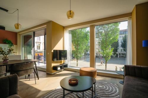 Luxury Apartment with 2 Patios by Beach, Ostende