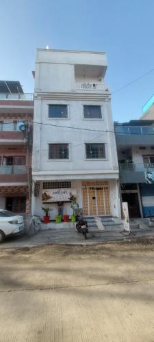 Aadishwar Stay - image 2