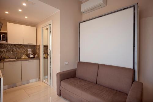 EPONIMI ROOMs 5