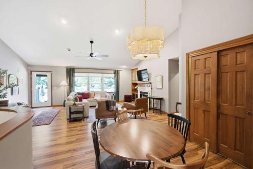Loveland Luxury Getaway with Pool and Golf Course in Loveland