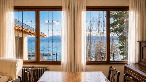 Centrally located lakefront house