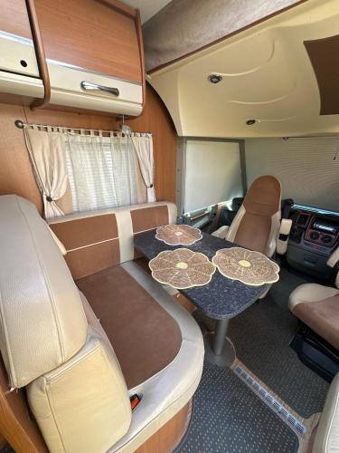 Camping car Paris in Савінь'ї-льо-Темпль