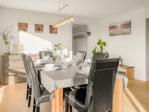 Modern Living Villa mit Panorama-Wintergarten & TV in Erlinsbach
