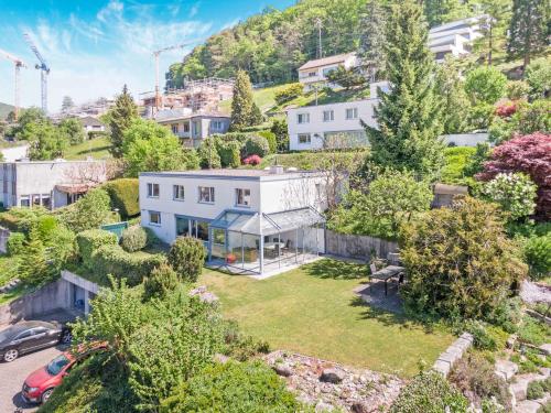 Modern Living Villa mit Panorama-Wintergarten & TV in Erlinsbach