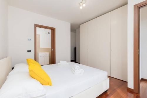 Large Duplex with private Terrace Gluck Milan - image 4