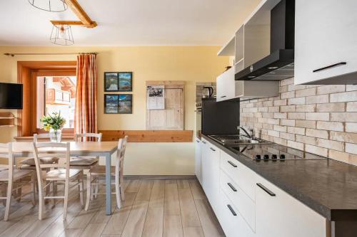 2 bedrooms, 4 beds