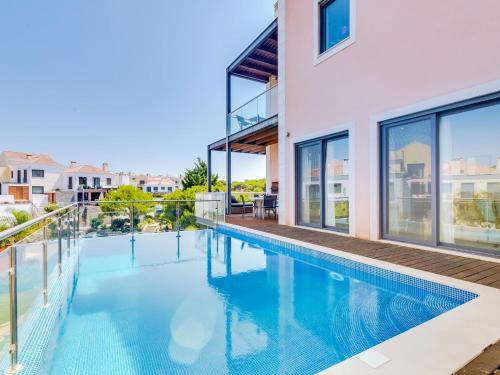 Vale do lobo, 'Golf by the Pool' 2 bedroom apartment – khách sạn tại Vale Do Lobo