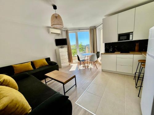 Villa Antorini Style, 
