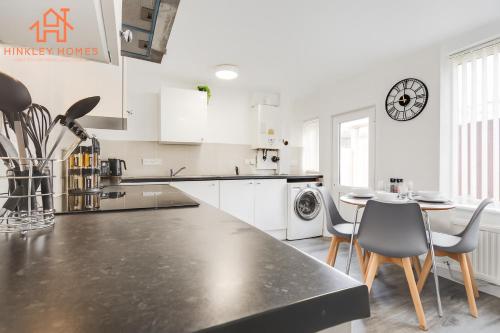 Supersized 6 bedroom Liverpool/Free parking/sleeps 12, Liverpool (zdjęcie 3)