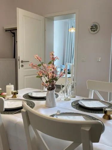 Villa Johanna App 1- mit zwei Balkonen & Garten - nur wenige Schritte vom Strand in Timmendorfer Strand, Deutschland