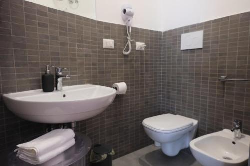 Dsquare Accommodation - Tap to explore photos