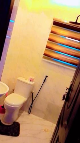 2bedroom Ensuite Apartment with Pool ,Wifi & 24 hour Power in อะคูร์