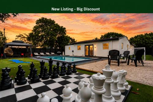 Heated Pool Home - Mini Golf & Soccer & Firepit – khách sạn tại Emerald Hills