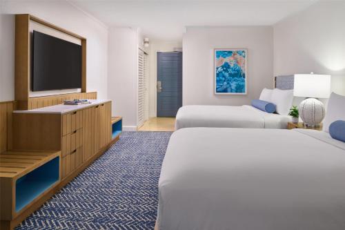 OUTRIGGER Kauaʻi Beach Resort & Spa Room Type - Signature Pool Ocean View 2 Queen Beds