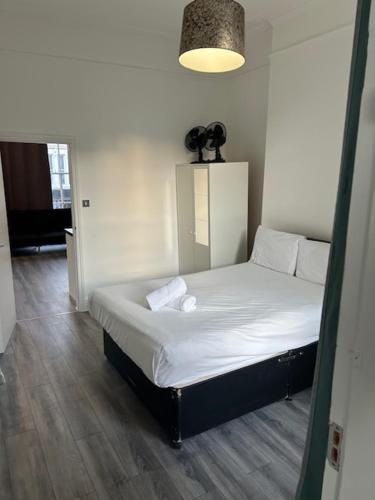 PADDiNGTON STATION HYDE PARK APARTMENT in Greater London