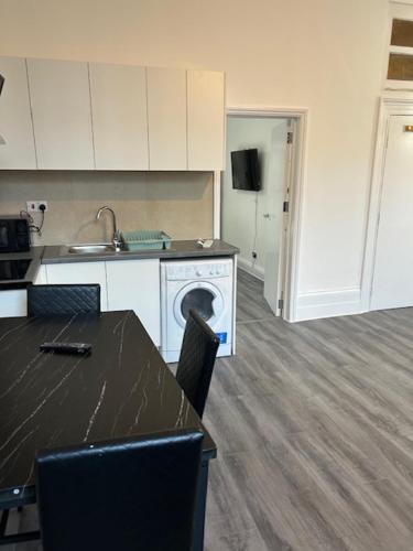 PADDiNGTON STATION HYDE PARK APARTMENT in Greater London