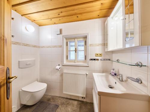 Fürdőszoba, Holiday Home Rustic Lodge by Interhome in Rokytnice nad Jizerou
