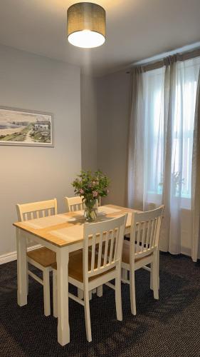 Lovely Derry House – khách sạn tại Waterside