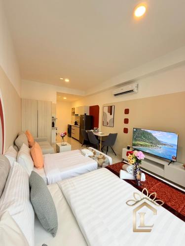 Majestic Premium Residence by Luxe Home - image 3