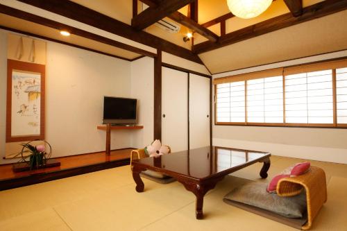 room detail thumbnail 1