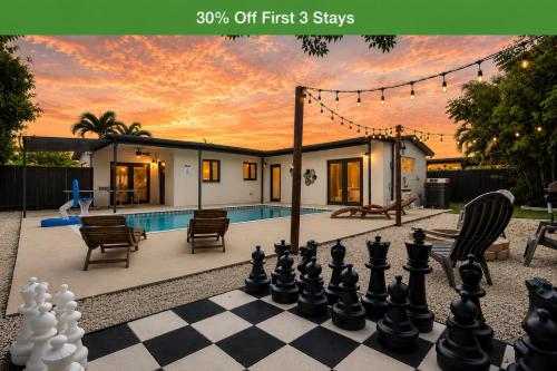 Hollywood 4BR Home with Private Heated Pool – khách sạn tại Emerald Hills