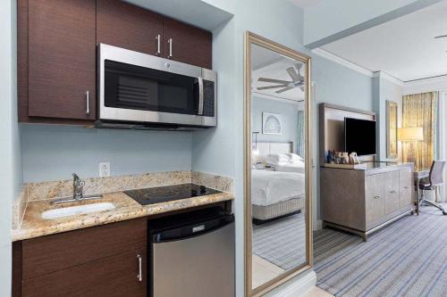 Stunning Studio Apartment Sited The Ritz Carlton – khách sạn tại Beach Area