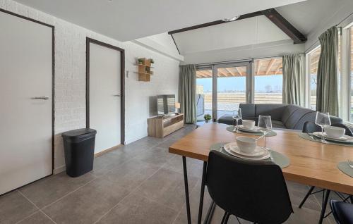 Vakantiehuis Stavenisse met hottub en omheinde tuin in Tholen