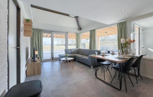 Vakantiehuis Stavenisse met hottub en omheinde tuin in Tholen