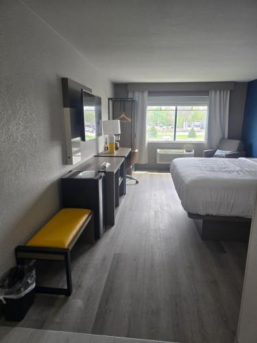 Best Western Plus Portage Hotel and Suites - image 21