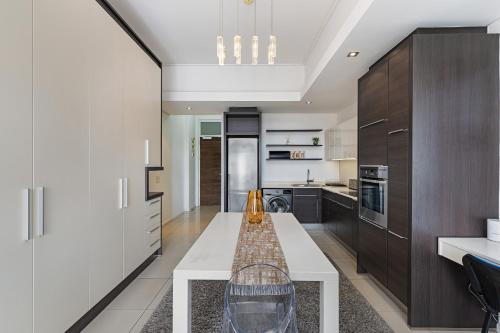 Crystal Towers 209 - image 10