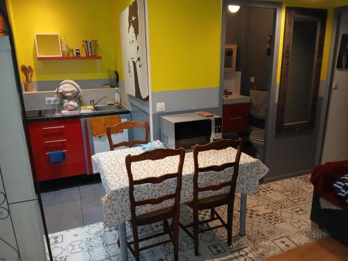 Guest House 40 M2 Pour 1,2,3 Personnes-rez De Chaussee Sur Rue Et Patio-sejour,cuisine,sdb,chambre A - Paris 17e Arrondissement