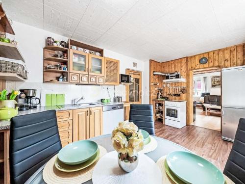 Konyha, Holiday Home Hillside Terrace by Interhome in Cerny Dul