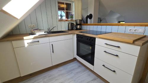 virtuve, Ferienwohnung Ackerblick auf Ferienhof in Schwartbuck in Švartbuka