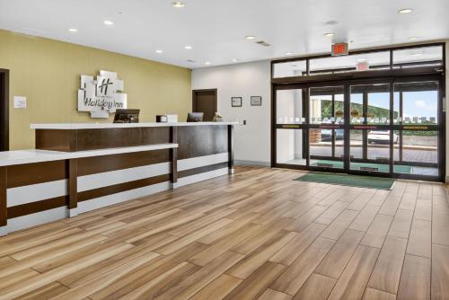 Lobby, Holiday Inn and Suites Dallas-Addison By IHG in Galleria